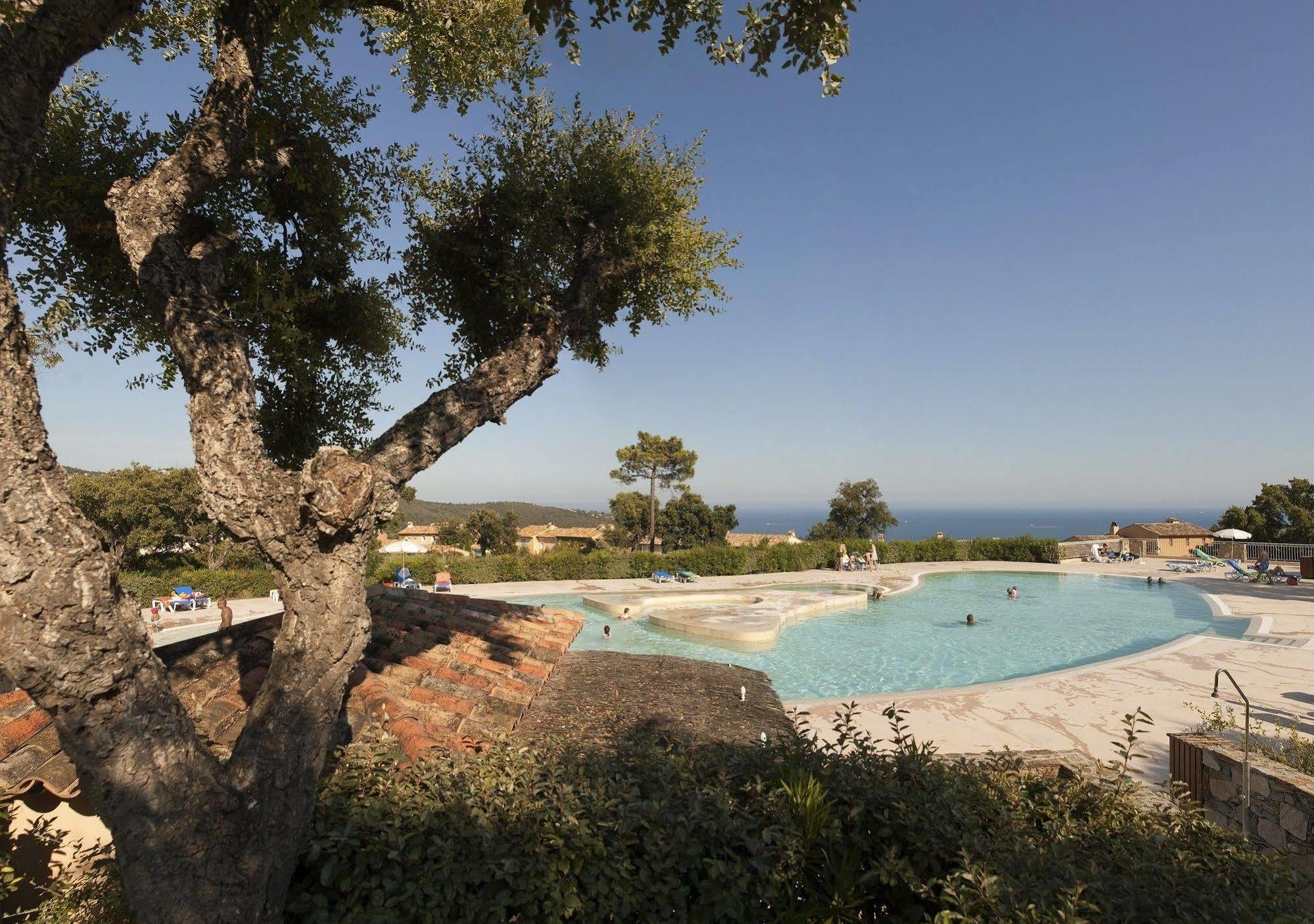 P&V Residence Le Hameau Des Issambrr Sainte-Maxime Esterno foto